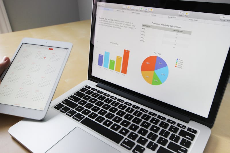 laptop with data visualizations and a tablet with a calendar, related to the comparison of ISPs and ESPs