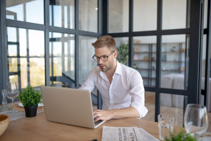 Person using a laptop, encountering an SPF alignment error.