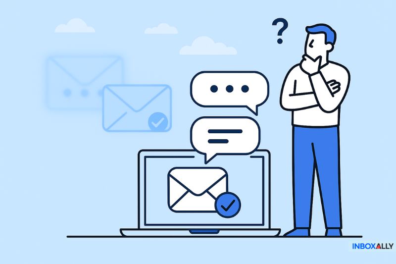 Ilustração de uma pessoa pensando ao lado de um laptop que exibe ícones de e-mail e bolhas de bate-papo, sugerindo perguntas ou confusão sobre entregabilidade de e-mail e comunicação eficaz.