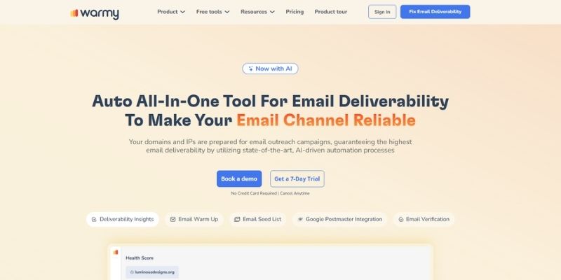 Captura de tela da página inicial do site da Warmy promovendo uma das melhores ferramentas de entrega de e-mail, com opções para agendar uma demonstração ou iniciar uma avaliação de 7 dias.